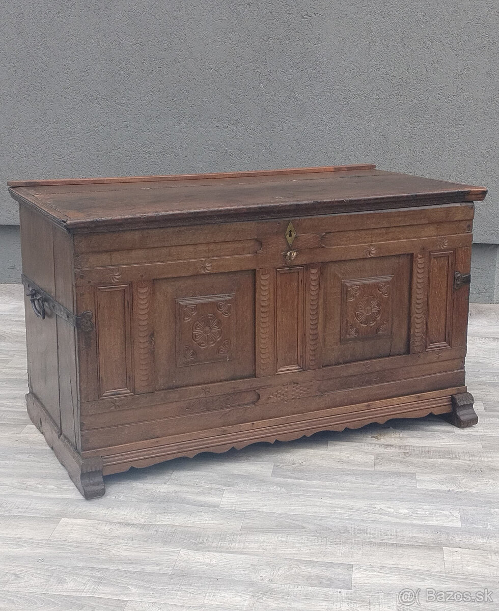 Truhlica z masívneho dubového dreva. - 2