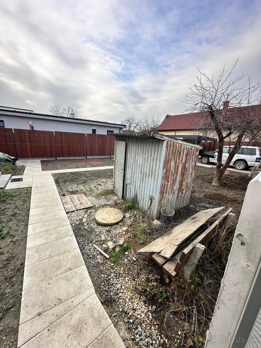 Predam plecháč šírka 225cmhlbka150cmvýška 210 cm - 2