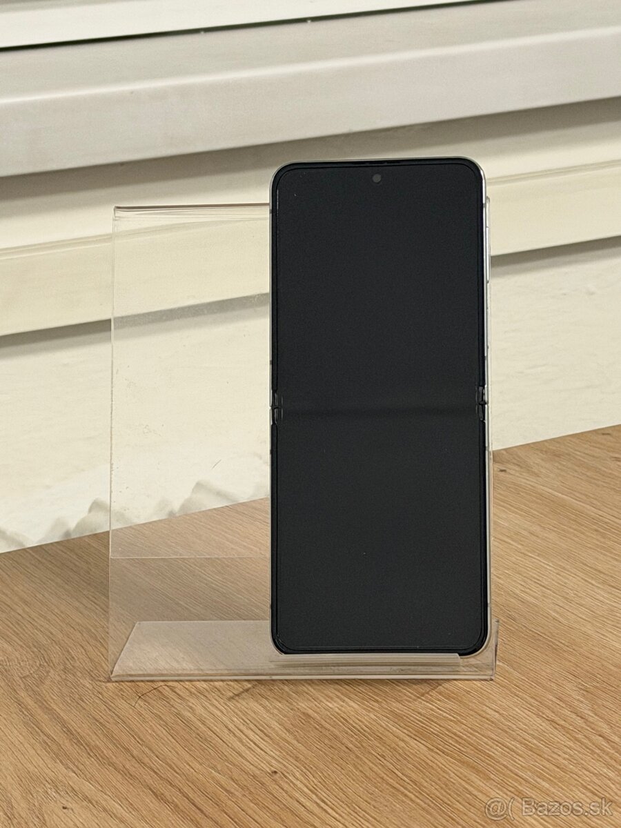 Dobrý deň Ponúkam na predaj Samsung Z Flip 5 512GB Mint - 2