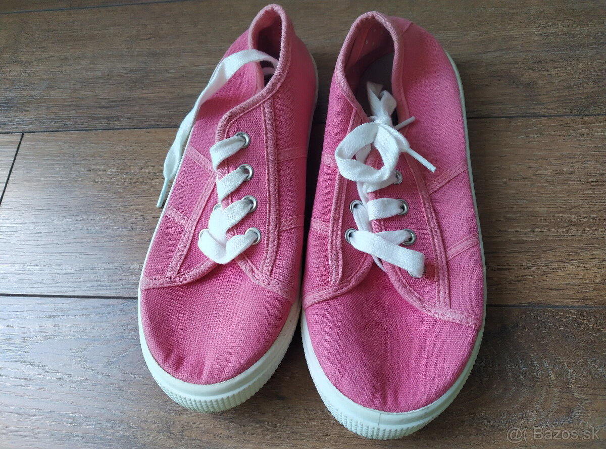 Dievčenské tenisky č. 33 - 2