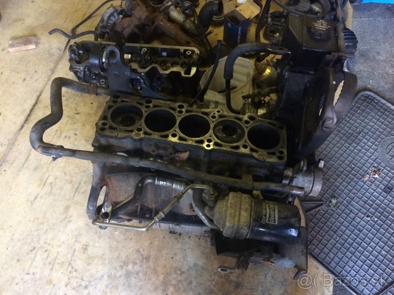 Predam diely na motor Volvo D5252T 2,5 TDI 103kw - 2