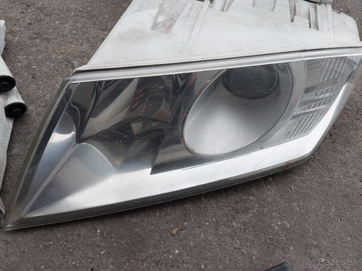 Predám xenóny Octavia 2 predfl - 2