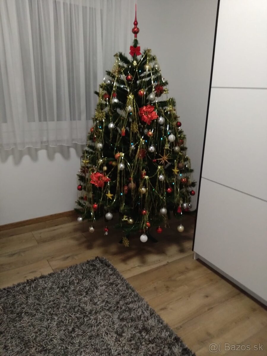Vianočný stromček umelý+výzdoba - 2