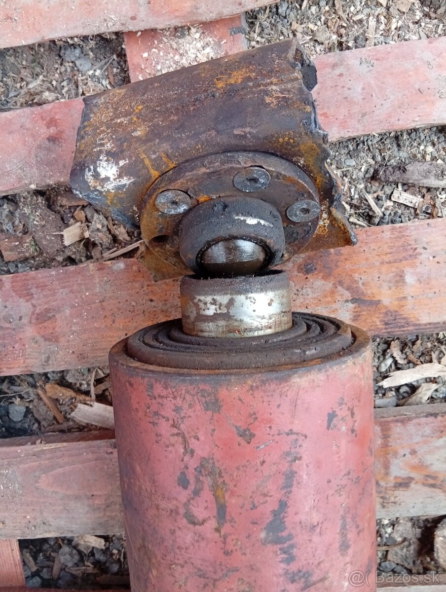 Predám tento kyper Majler 12.T. 5 vysuv. - 2