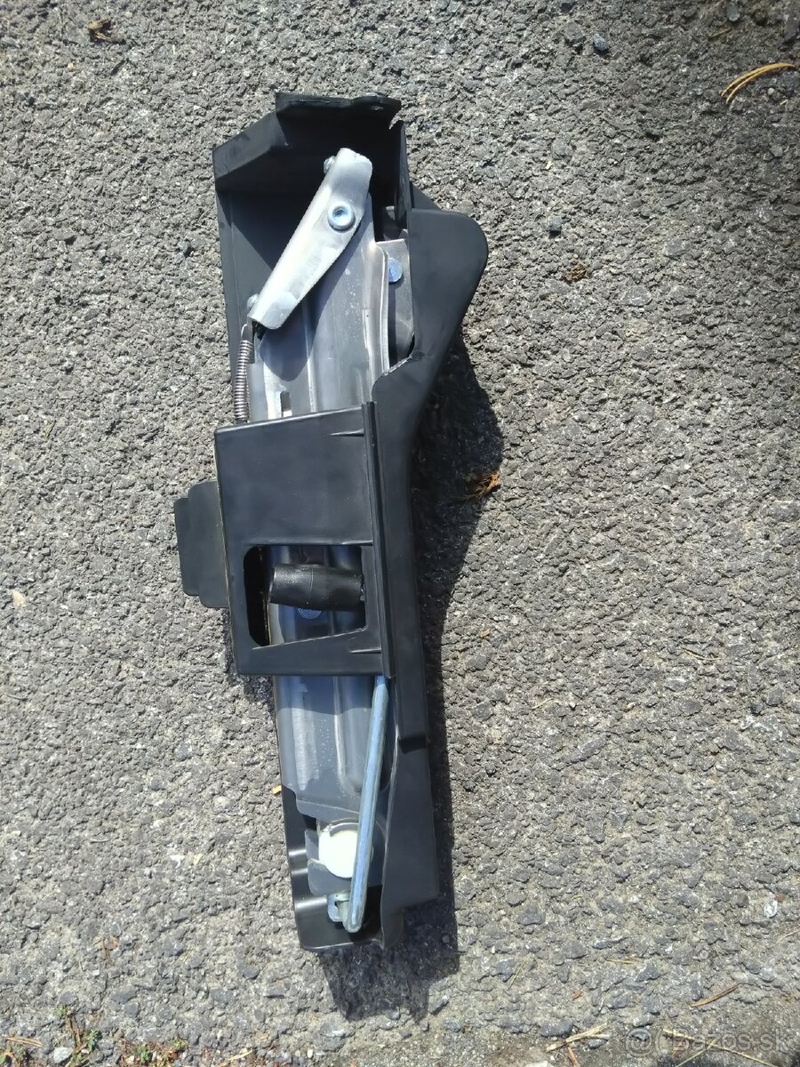 Zdvihák a kľúč Audi A6 c6 - 2