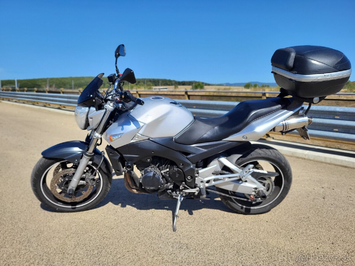 Suzuki GSR600 - 2