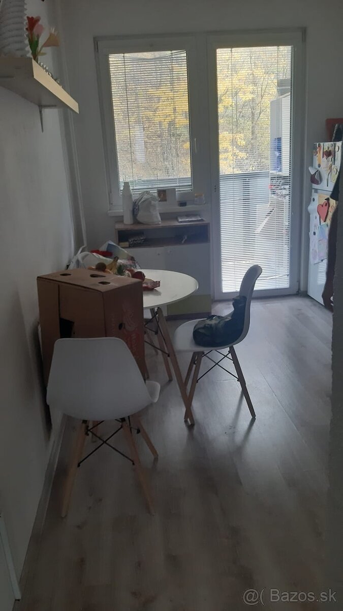 3-izbový byt na prenájom Nová Baňa - 2
