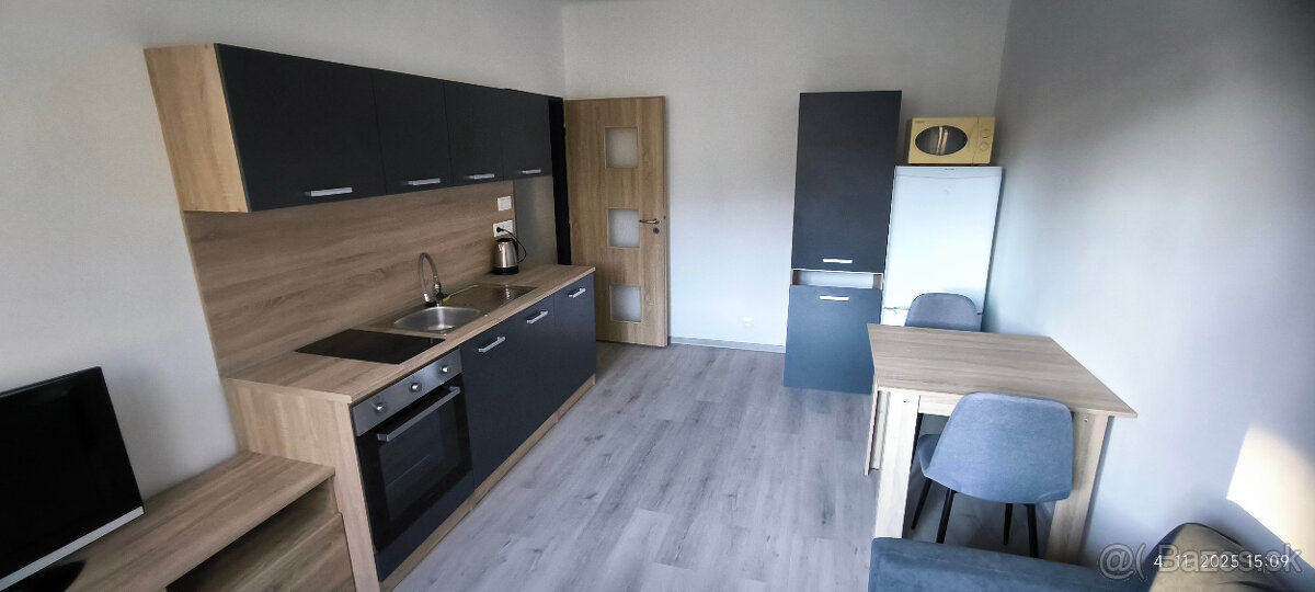 Prenájom 1-izbový byt – Banská Bystrica, Uhlisko (Golianova) - 2