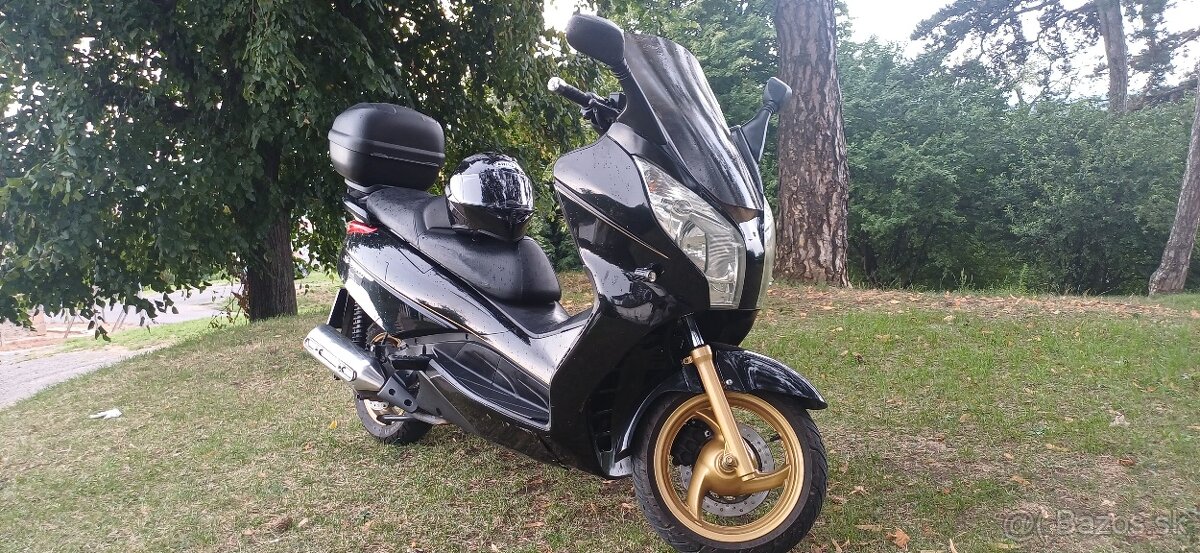 Honda Fes Swing 125 maxi skúter - 2