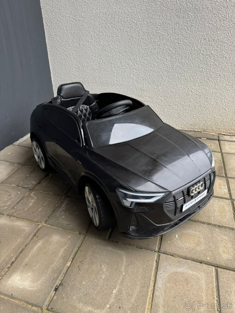 Predám detské elektrické autíčko Audi e-tron 12V – diaľkové - 2
