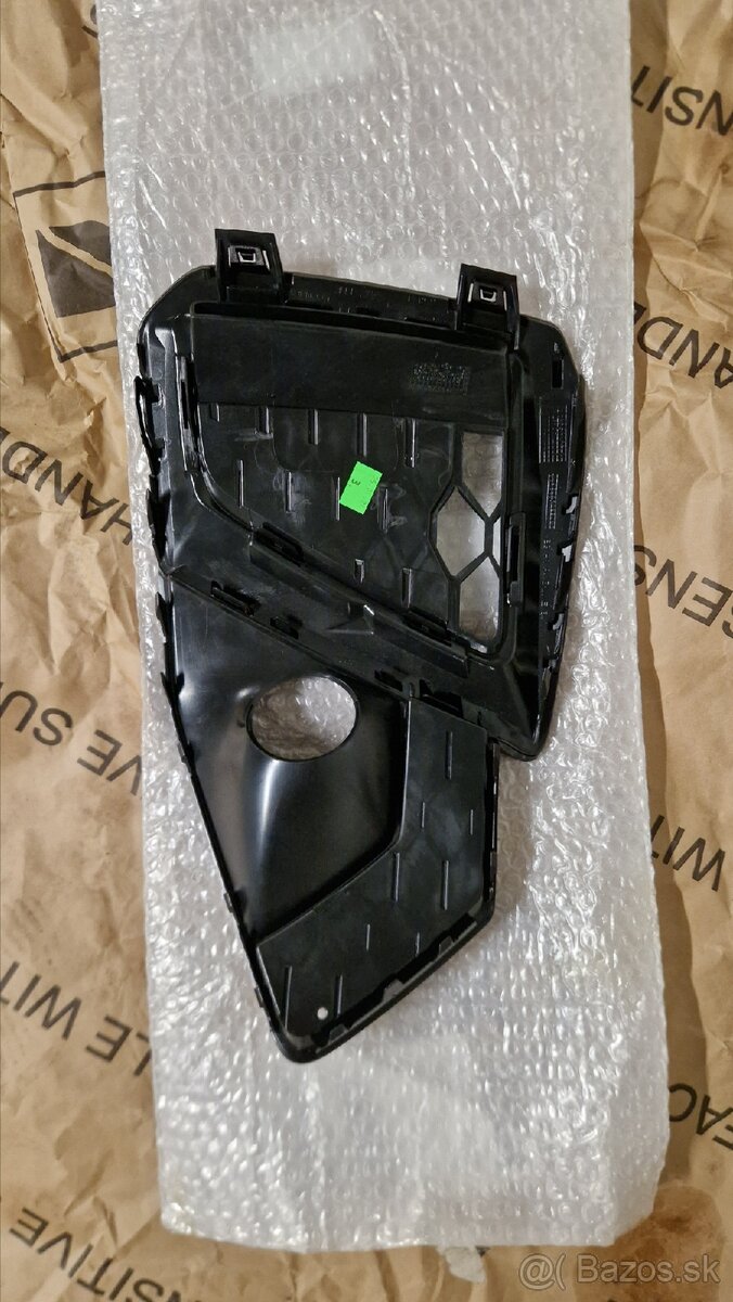 Mriezka Predneho naraznika a4 b9 - 2