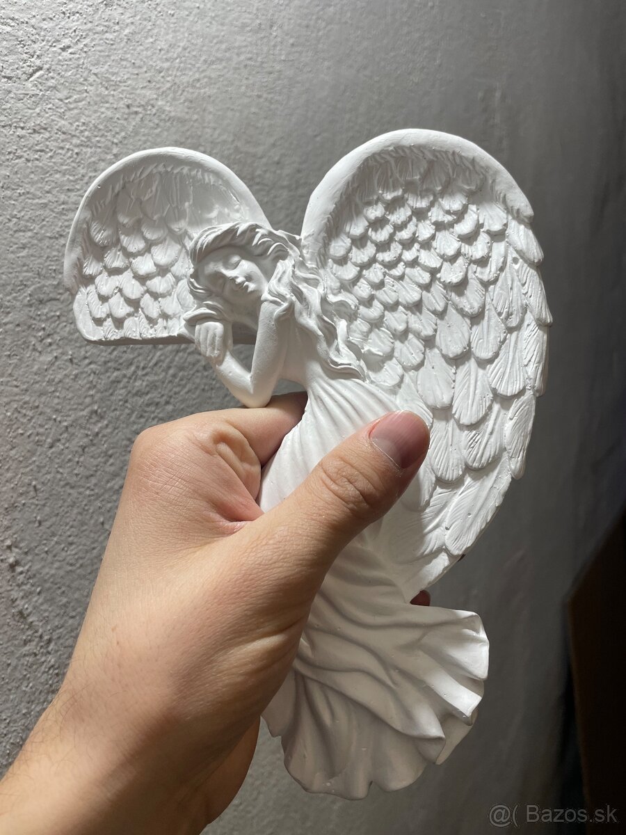 Aniel na roh dverí - 2