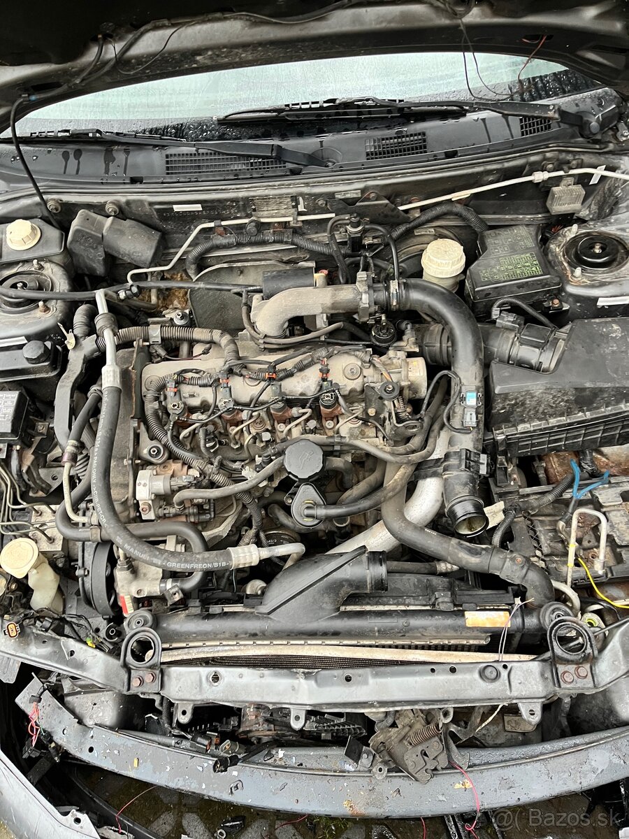 Rozpredám Mitsubishi Carisma 1.9Di-D - 2