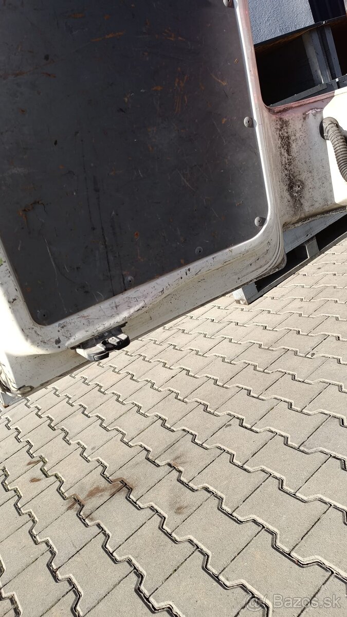 Zadné krydlove dvere VW T5 - 2