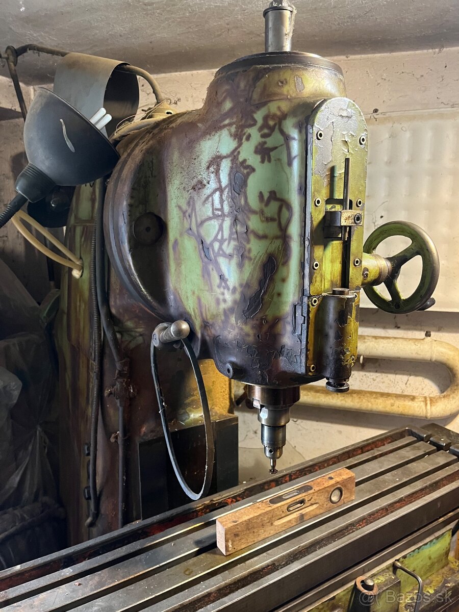 Fréza na kov F2 - 250 univerzálna frézka - 2