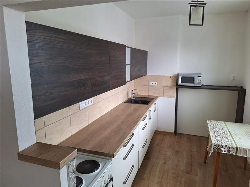 Predám 2-izbový byt na starom sídlisku - 2