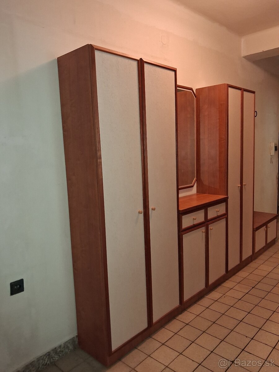 Chodbový nábytok - 2