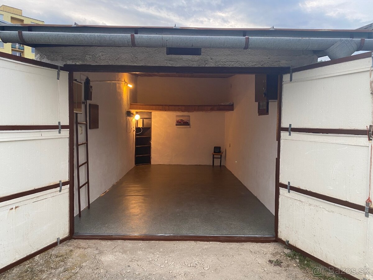 Predám garáž s elektrikou 18m2 v meste Snina. - 2