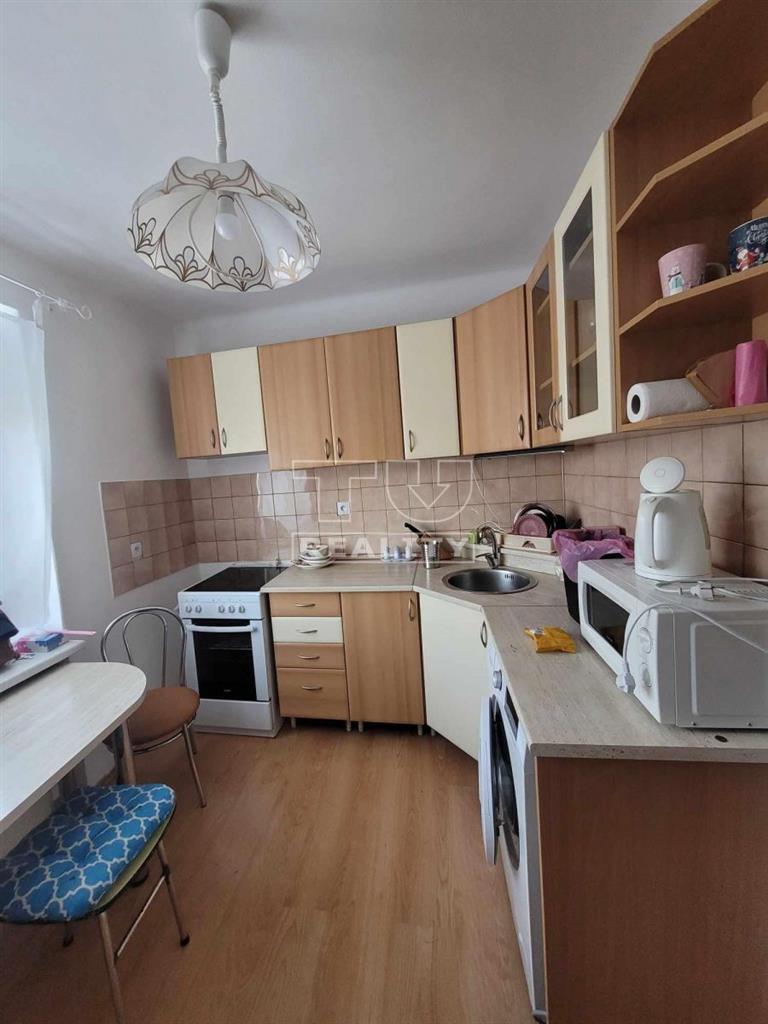 NA PREDAJ 1-IZBOVÝ BYT 32m2, STARÁ TURÁ - 2