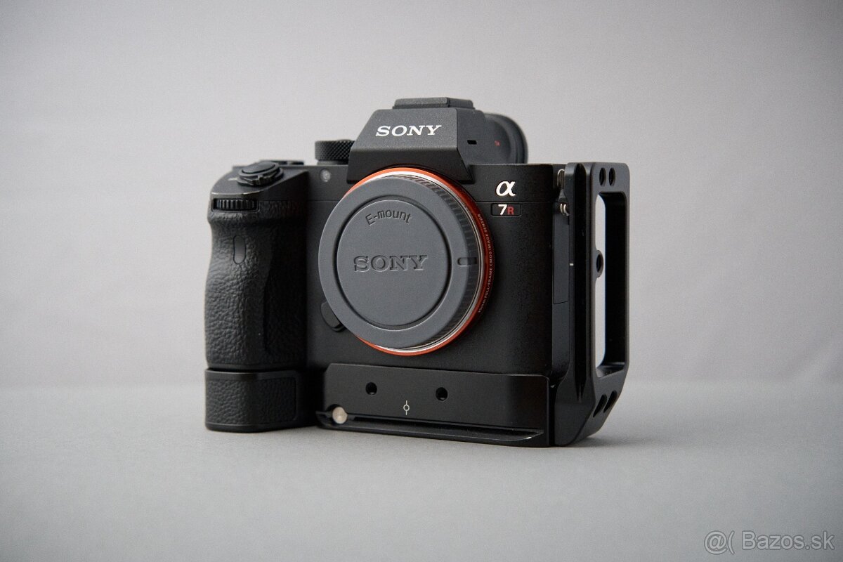 Sony A7R3 + L-bracket, SONY baterka, SD karta – TOP - 2