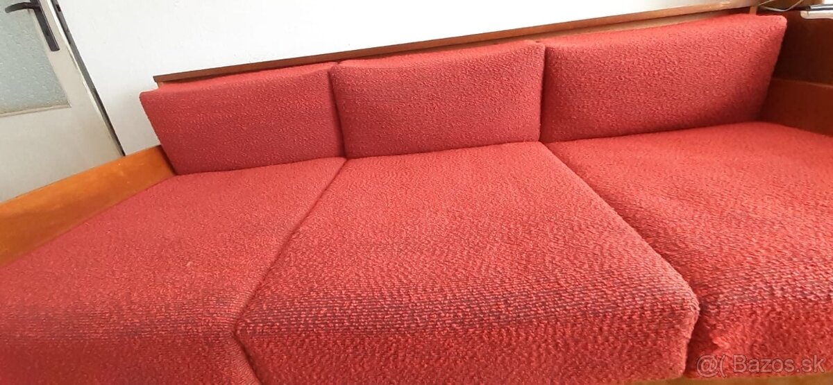 Darujem starší gauč a nábytok - 2