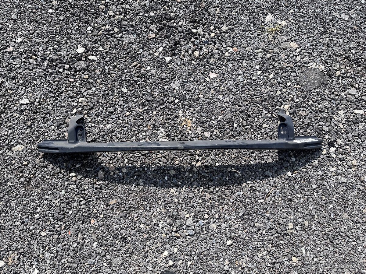 VW Golf V 1K0807093A vystuha predneho naraznika - 2