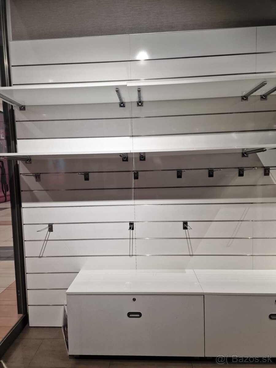 Prémiový drážkový stojan - 2