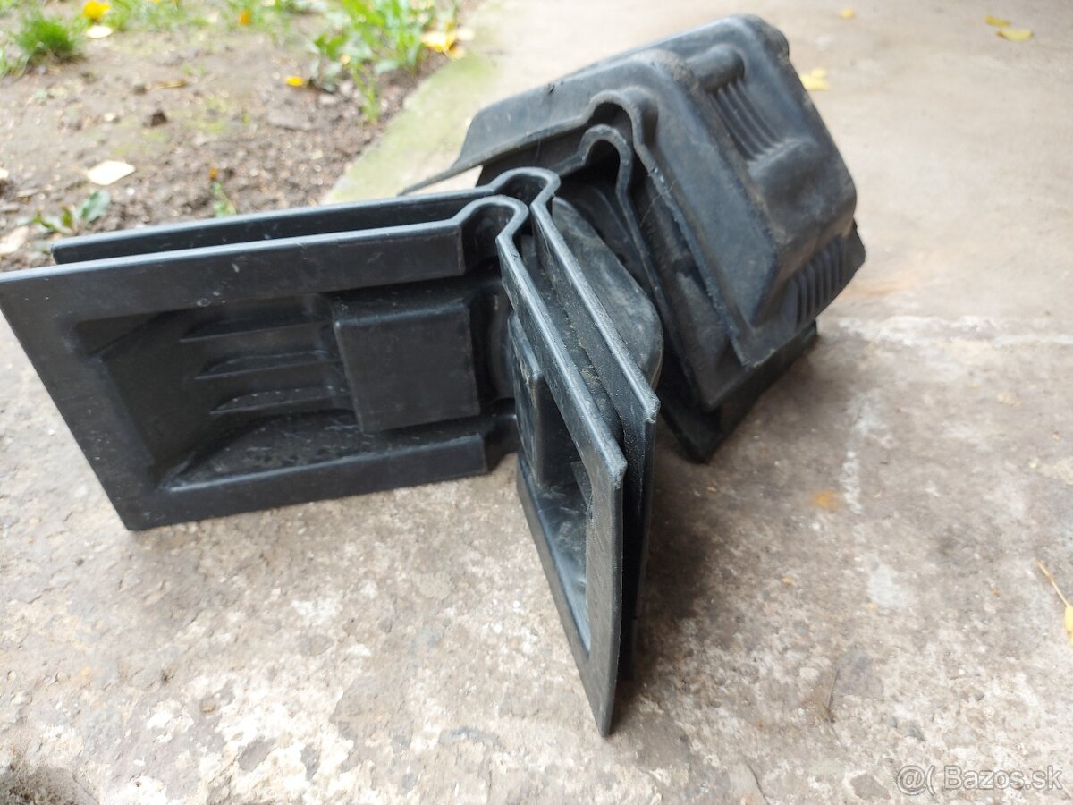 Predám plastové rohy - 2