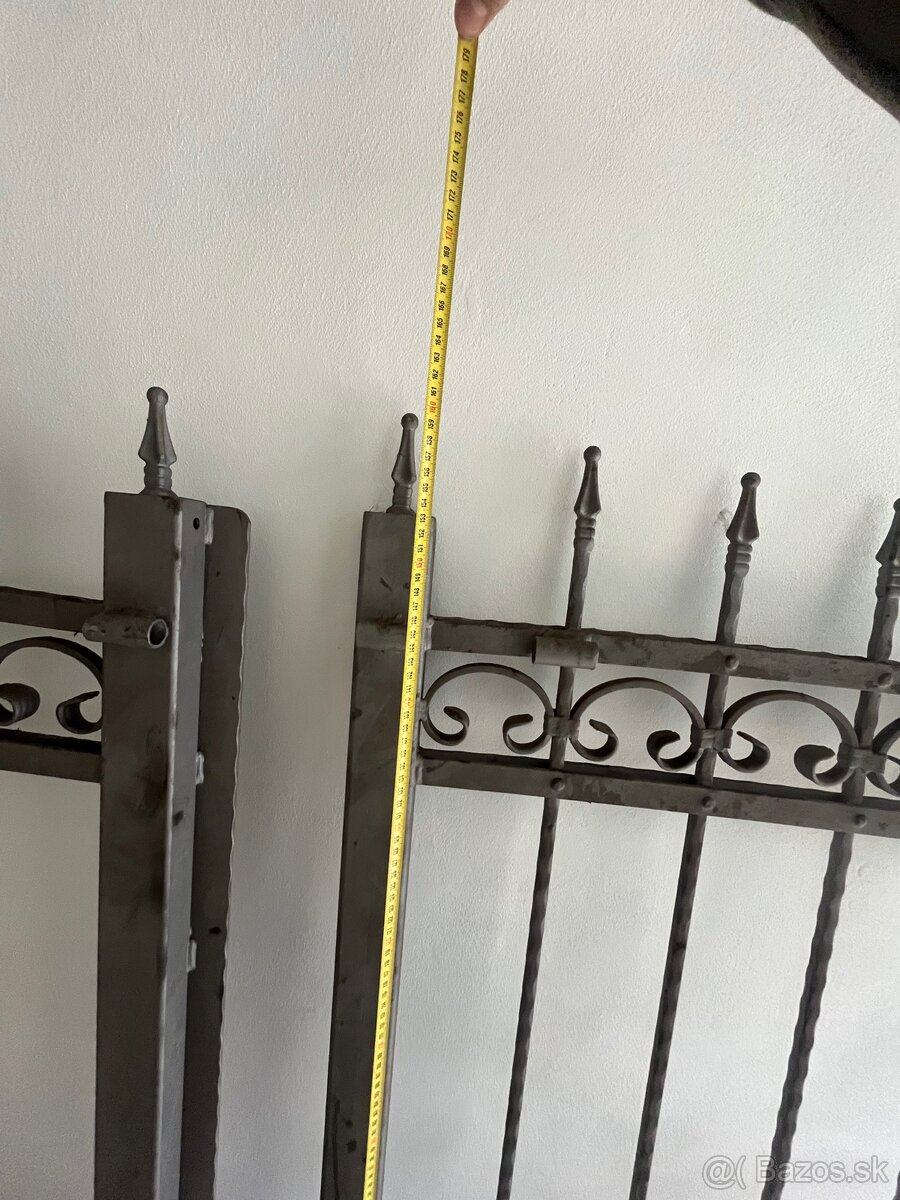 Masívna kovaná brána - 2