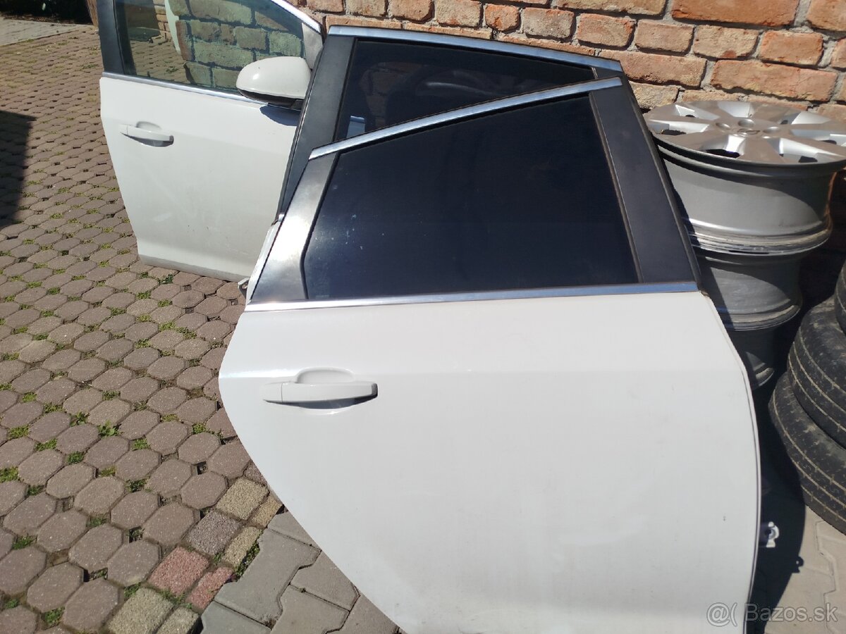 OPEL Astra J dvere,kapota - 2