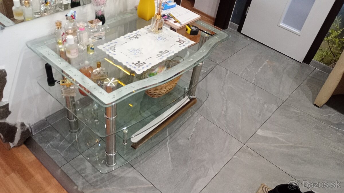 Predám stolík pod Tv - 2