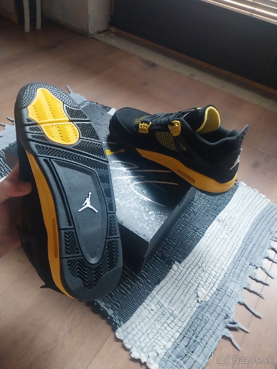 Jordan 4 Retro Thunder - 2