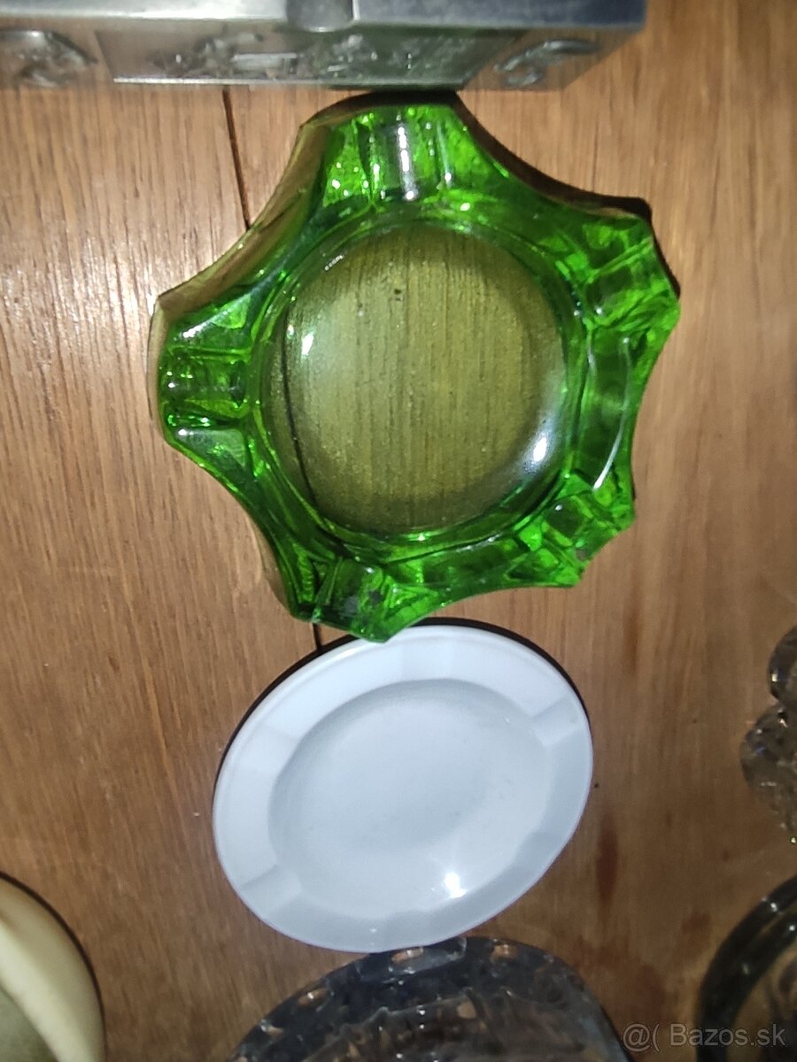 Kolekcia starých popolníkov - 2