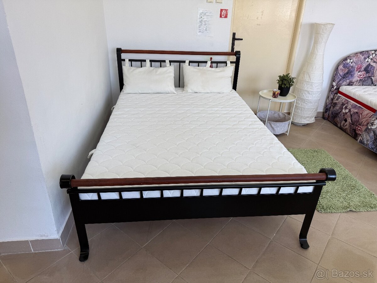 Kovová manželská posteľ - 2