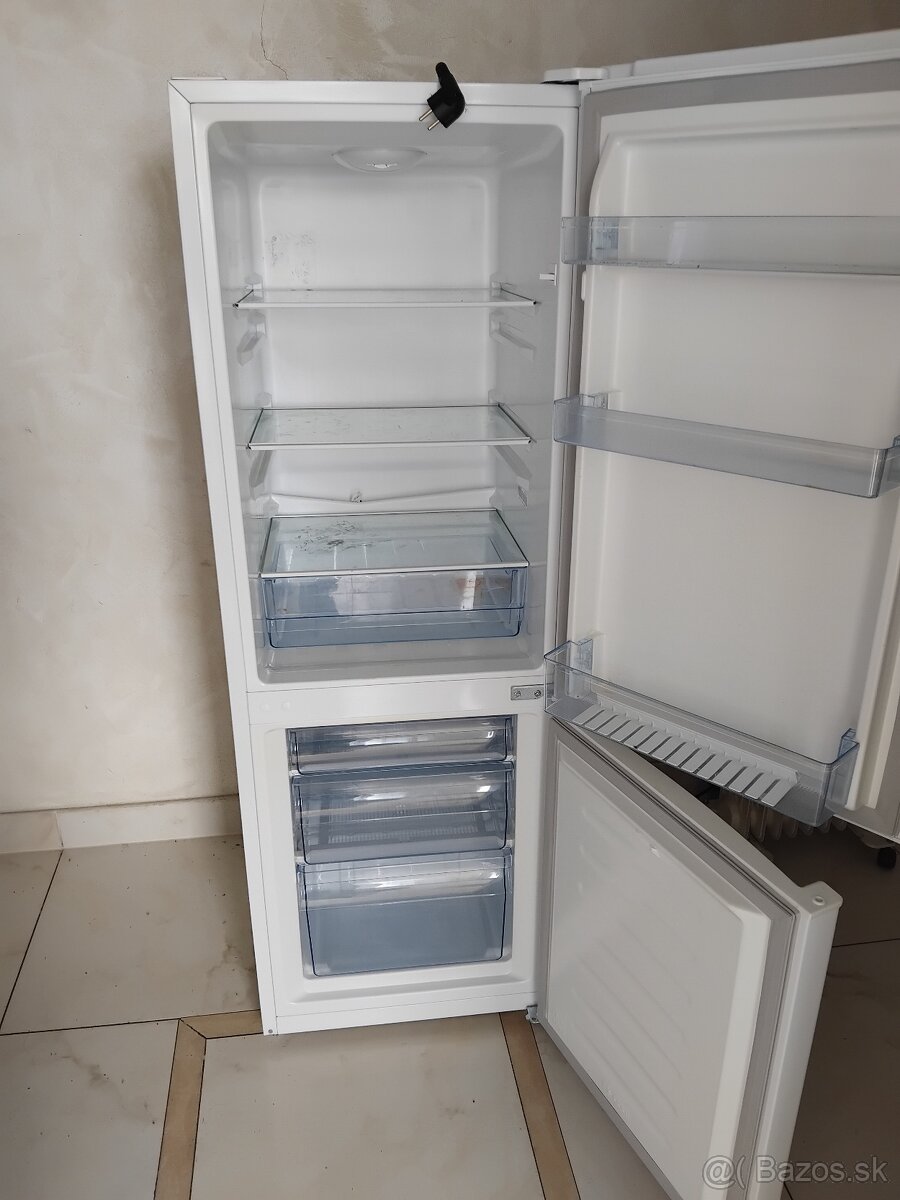 Predám chladničku s mraznickou - 2