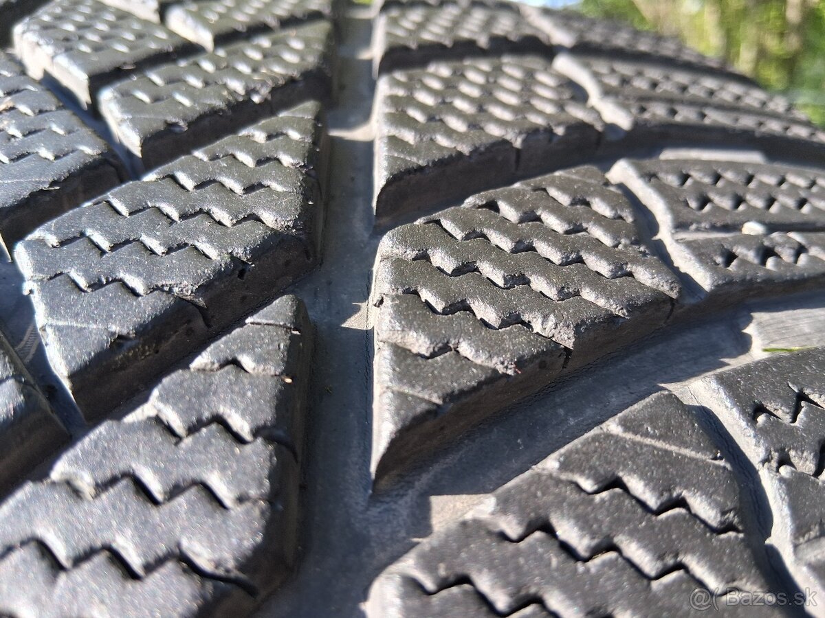 275/40 r22 zimne pneumatiky - 2