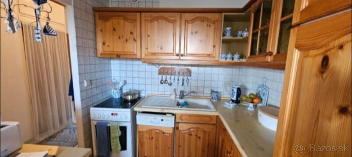 Borovicová venkovská kuchyně se spotřebiči,5651 - 2