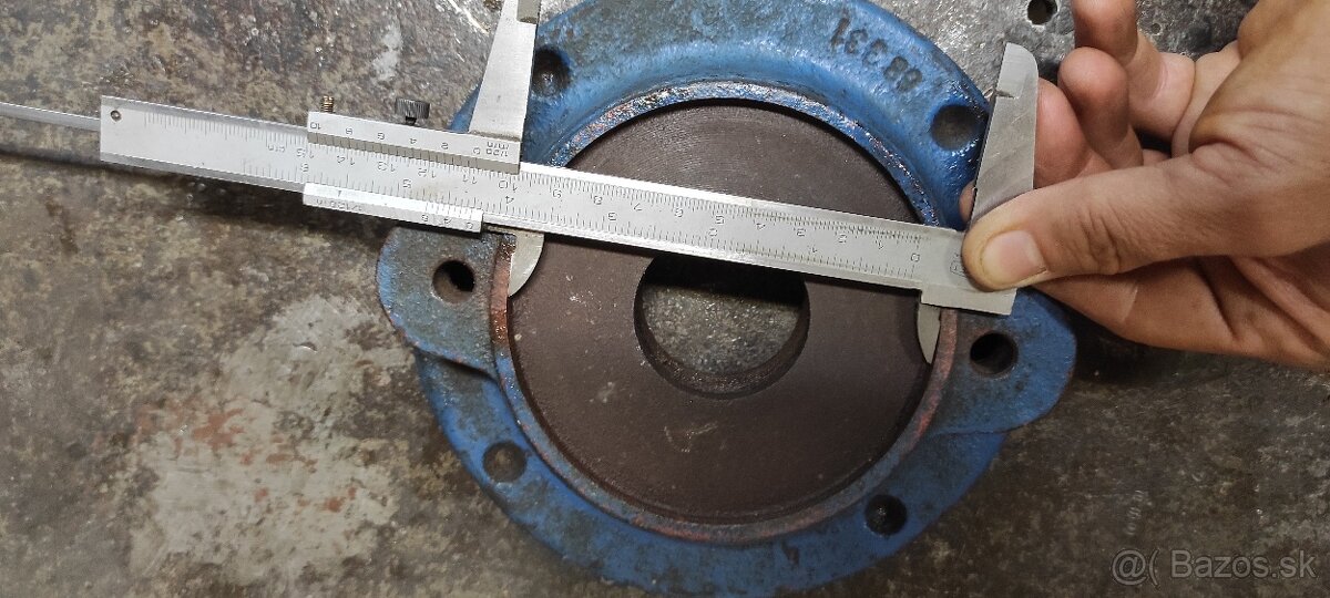 Priruba pre ručnú pumpu - 2