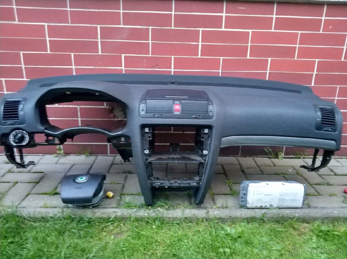 Palubná doska Škoda Octavia 2 - 2