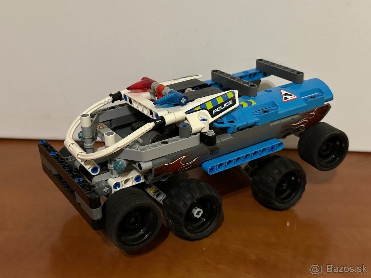 Lego Technic policajne vozidlo - 2