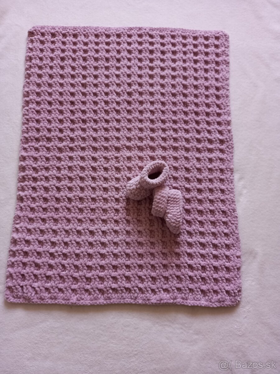 Hackovana detska deka a papucky - 2