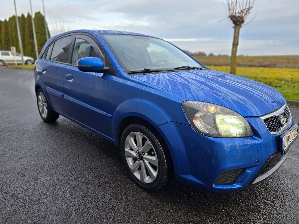 Predam kia rio 1.5crdi sport - 2