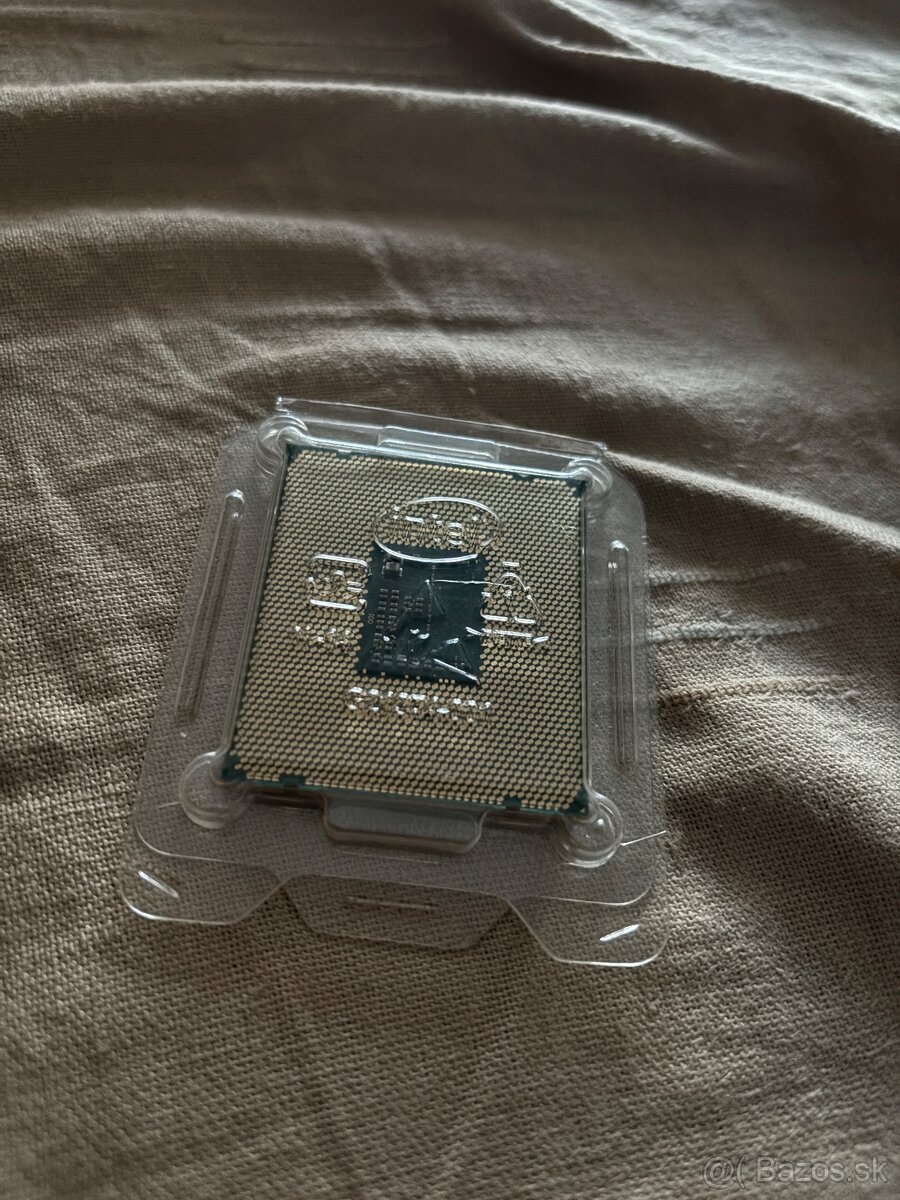 Intel Core i7-5820K - 2