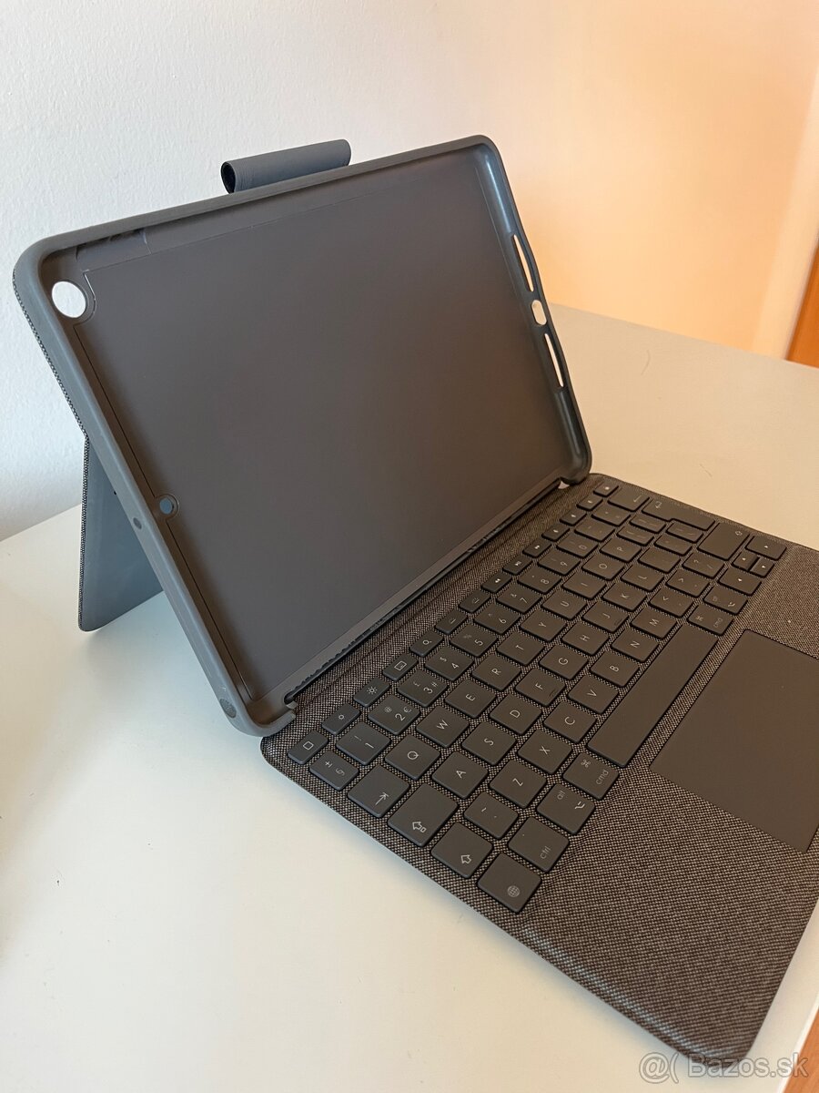 Logitech Combo Touch klávesnica pre iPad 7. / 8. / 9. gen - 2