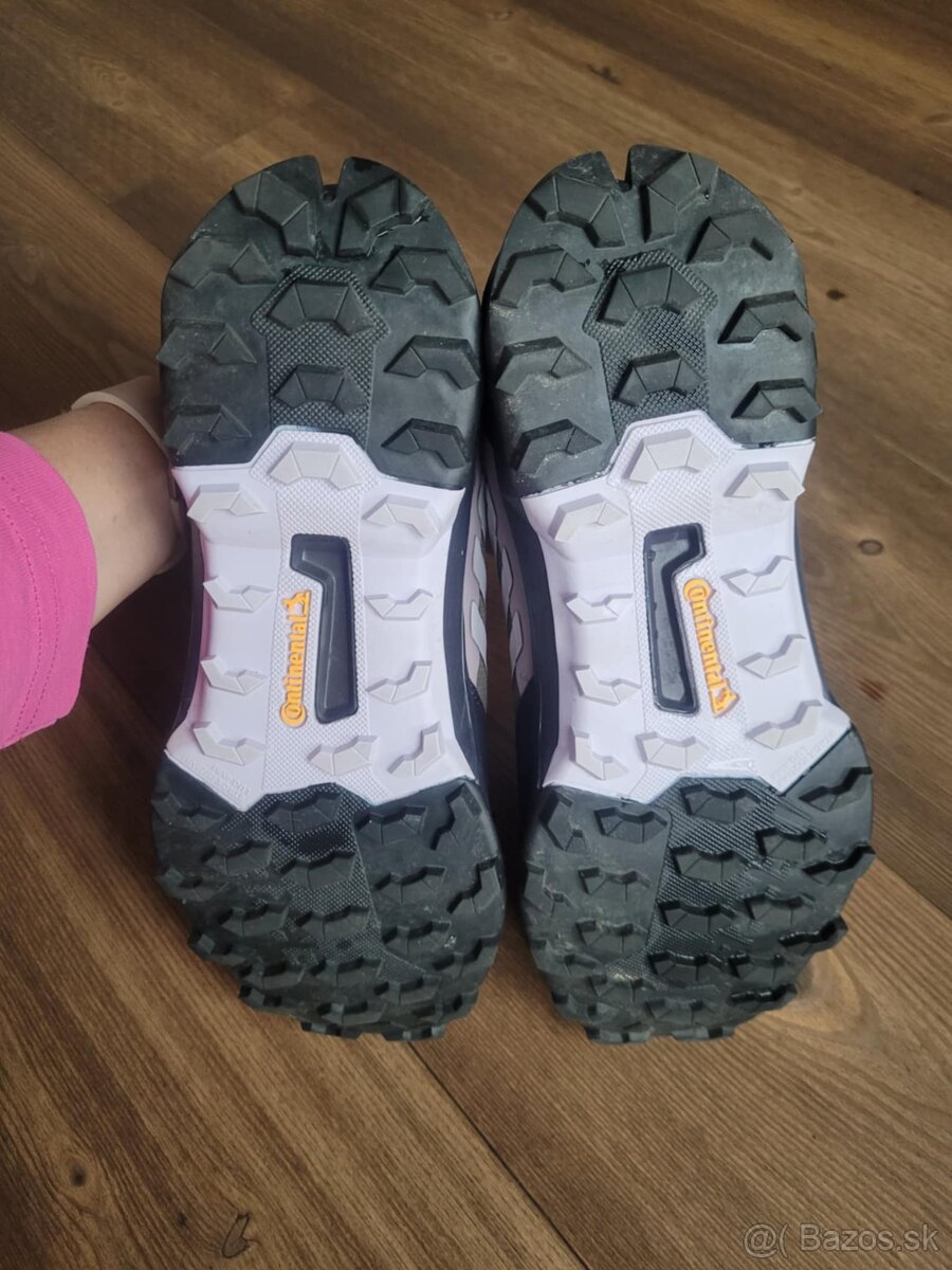Predám dámske trekové tenisky adidas TERREX AX4 GTX W - 2