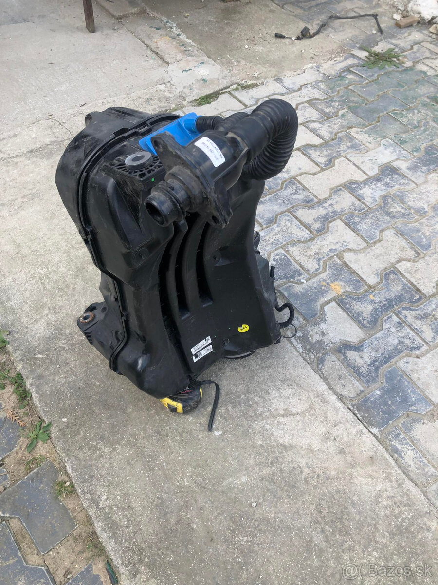 Čerpadlo + nádrž AdBlue Audi Q7 4M (4M0131878BF) - 2