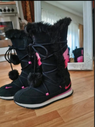 Štýlové semišové čižmičky Nike, veľkosť 37,5, NOVÉ - 2