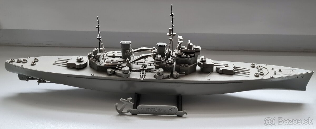 plastikove modely lode zostavene - 2