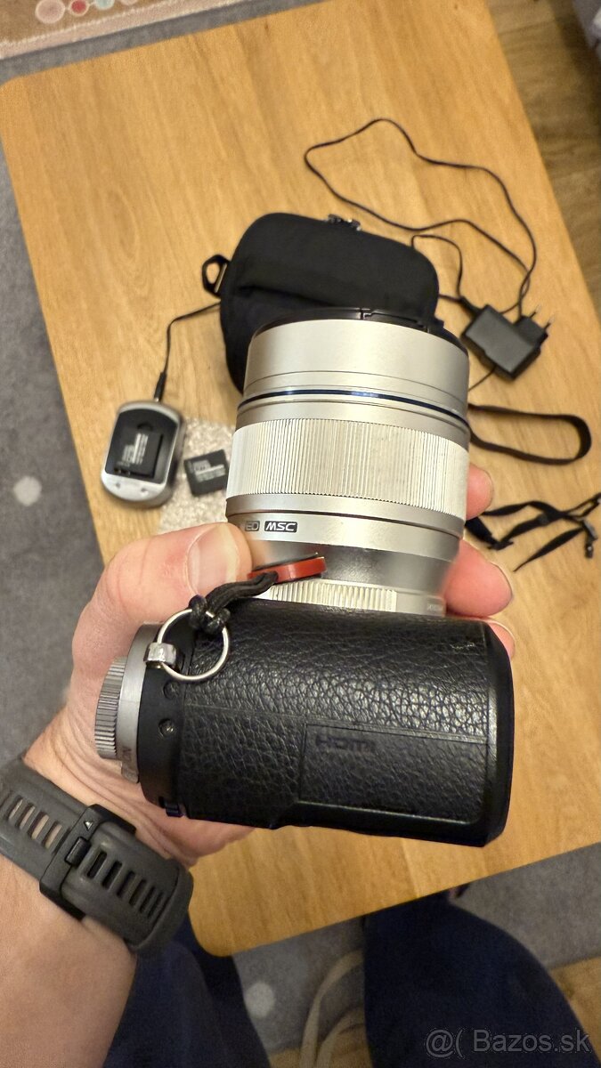 Objektív Olympus 75mm f/1.8 - striebornej farby - 2