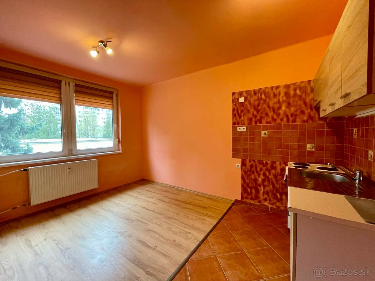 Kompletne prerobená garsónka /20m2/, Komárno - 2